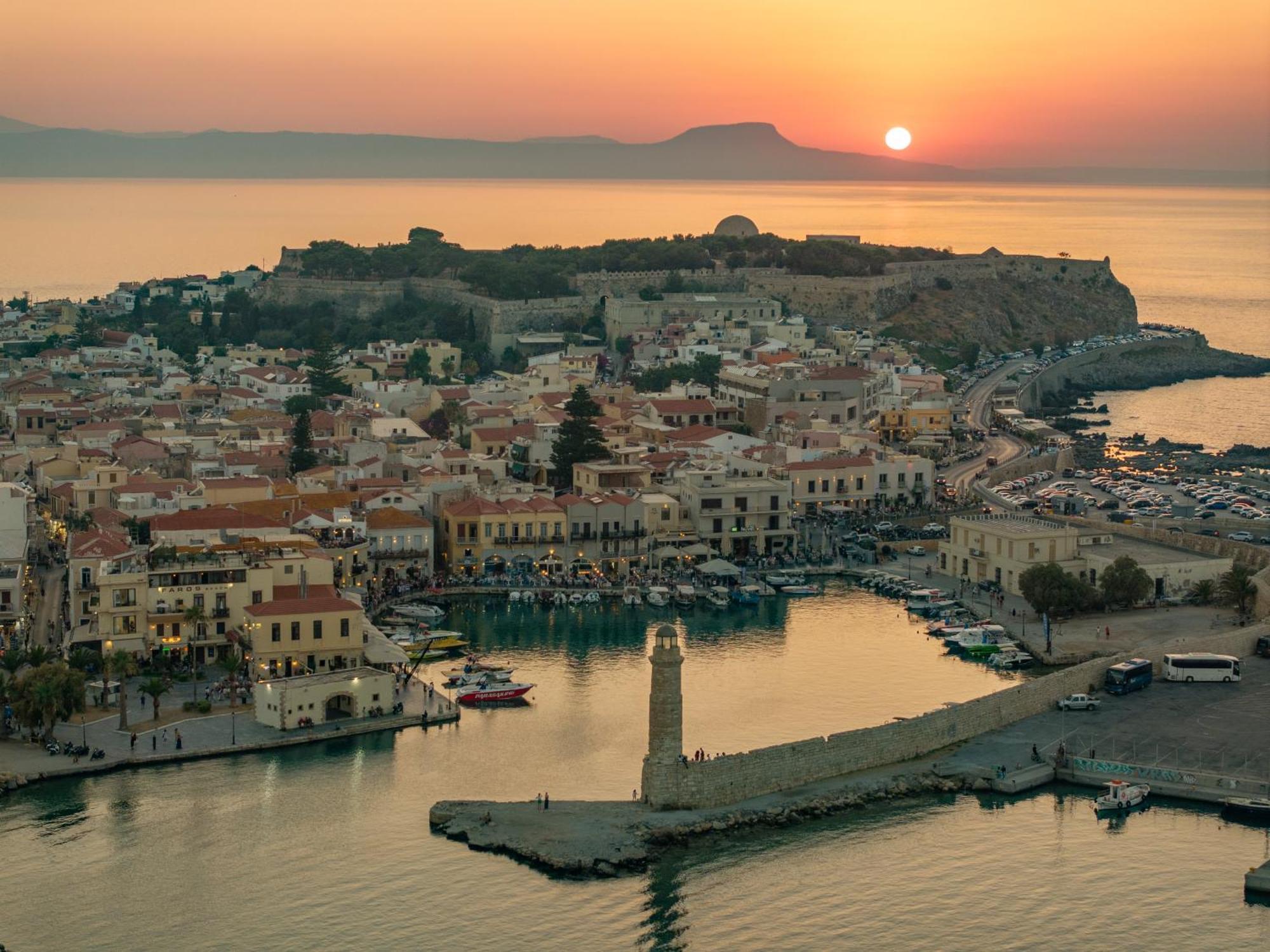 Rettimo Suites, Experience Luxury In The Heart Of Rethymno Buitenkant foto